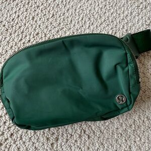 EUC Lululemon Belt Bag - RARE COLOR - Everglade Green